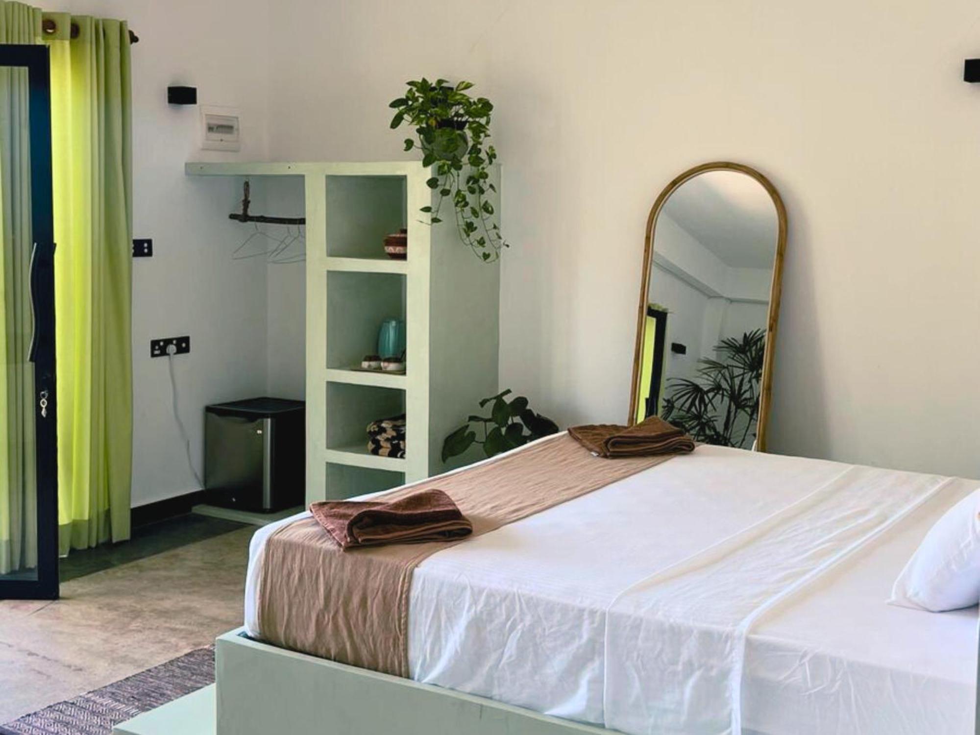 Calma - Surf, Yoga & Coffee On A Private Beach Dikwella Sur Exterior foto