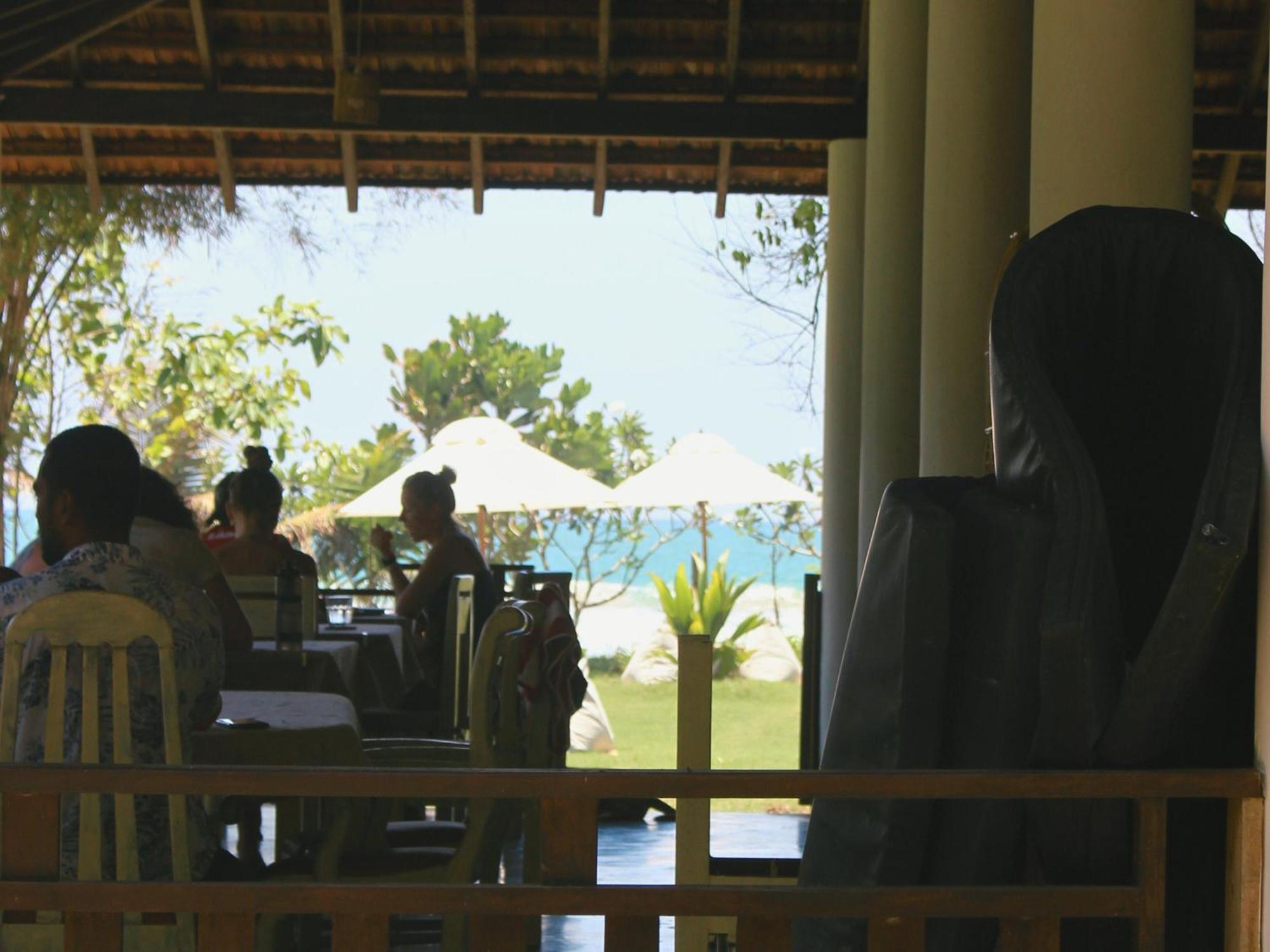 Calma - Surf, Yoga & Coffee On A Private Beach Dikwella Sur Exterior foto